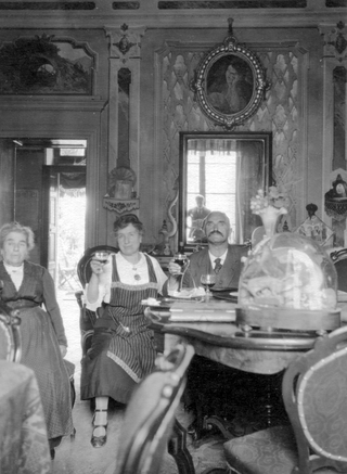 Grazia Colombo, Una sala del Castello della Malanotte con i membri della familgia Lampugnani, Famiglia Lampugnai